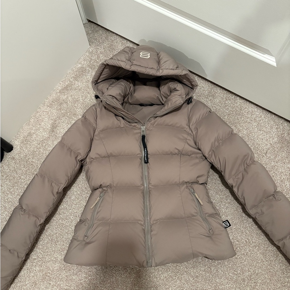 ❗️SOLD❗️aritzia super puff jacket